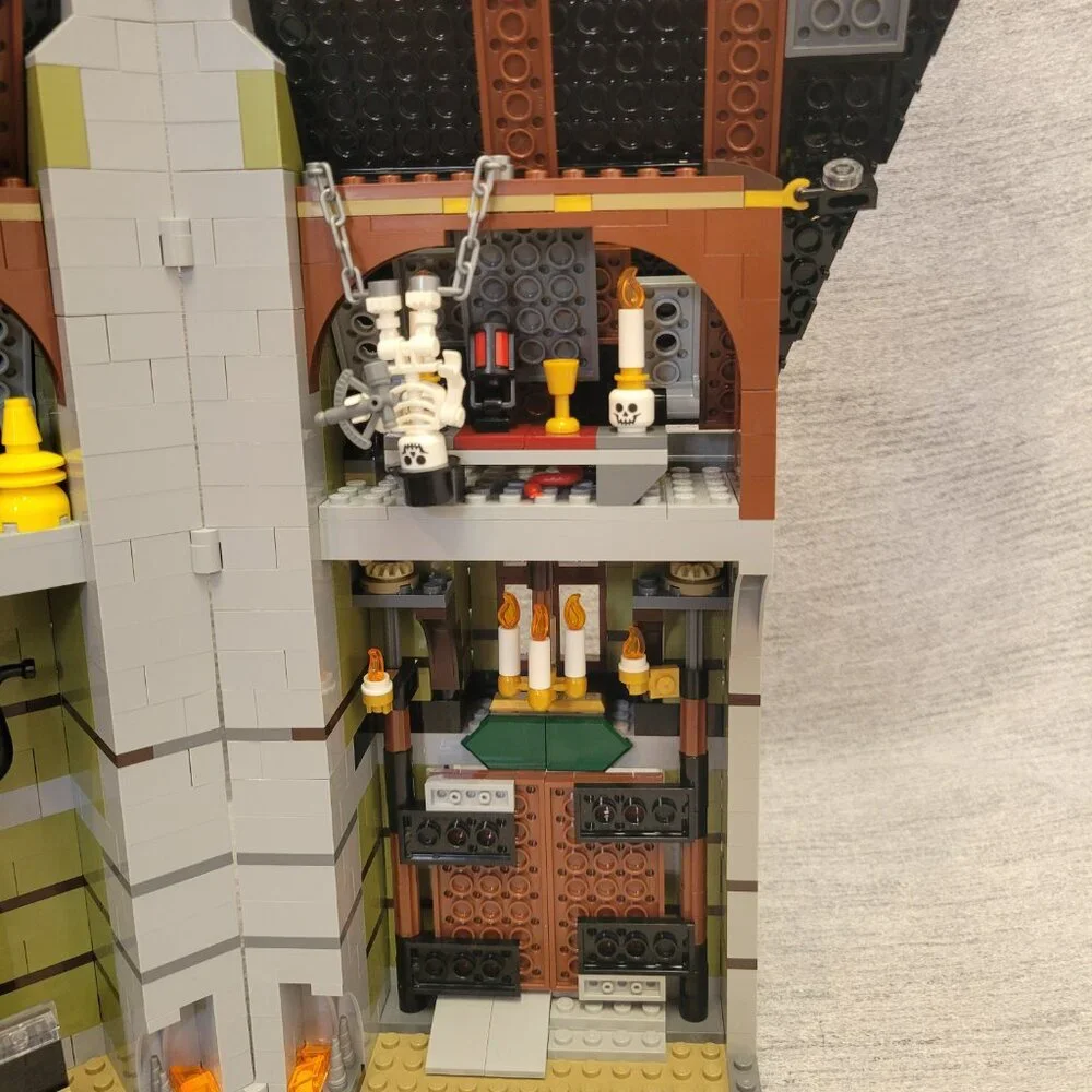 Lego Icons Haunted House 10273